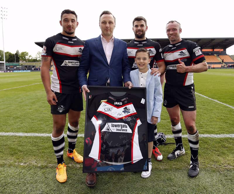 London Broncos present signed shirt to Simply Air Conditioning